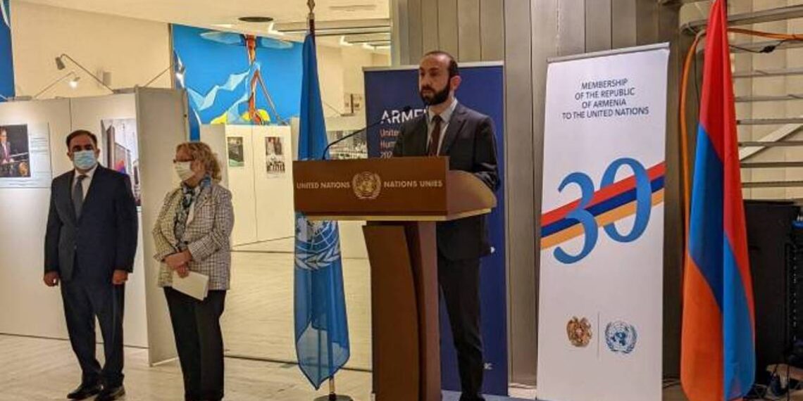 Арарат Мирзоян принял участие в открытии выставки, посвященной 30-летию членства Армении в ООН