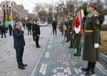 Никол Пашинян и Ален Симонян почтили память жертв событий 1 марта 2008 года