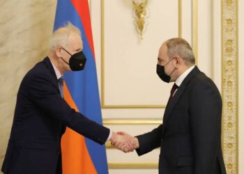 Никол Пашинян принял Стефана Диона