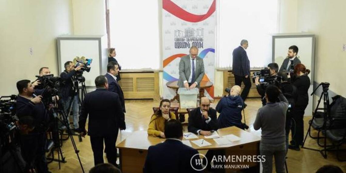 В Национальном собрании Армении началось голосование за кандидата на пост президента