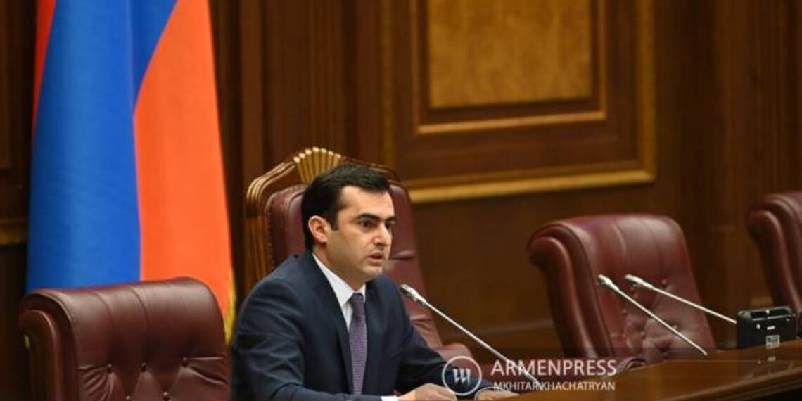 Представители оппозиции покинули зал, правительственный час в НС завершился