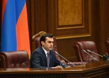 Представители оппозиции покинули зал, правительственный час в НС завершился