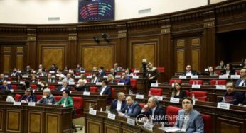 Парламент продолжает работу очередного заседания