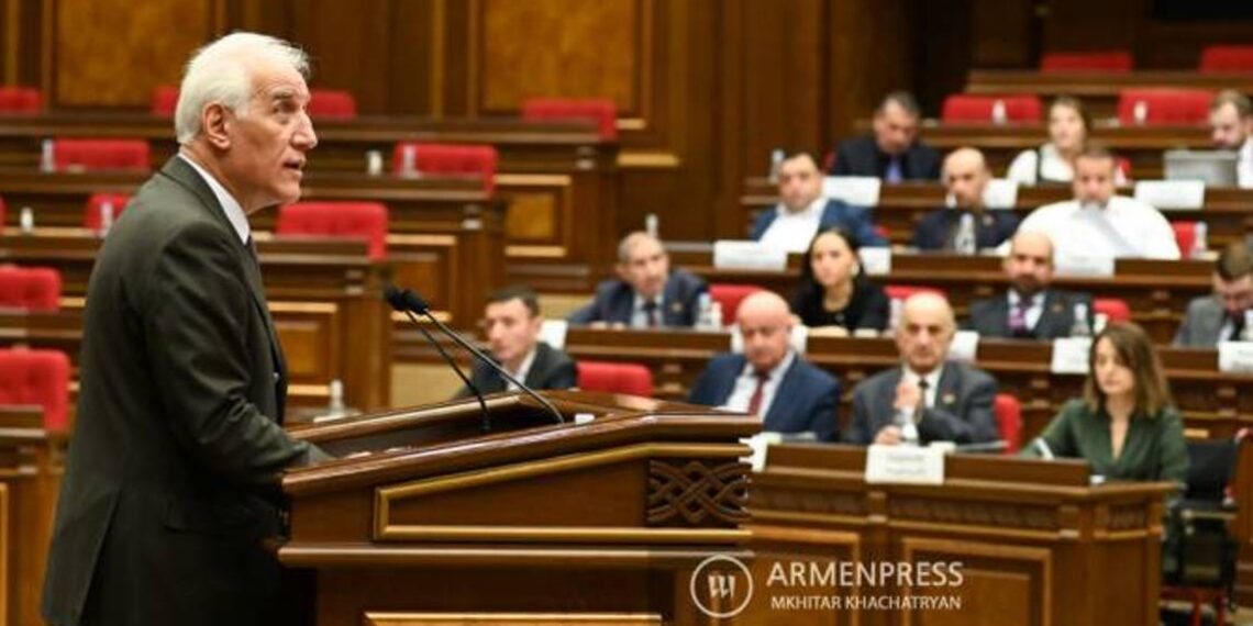 Ваагн Хачатурян примет пост президента на специальном заседании НС