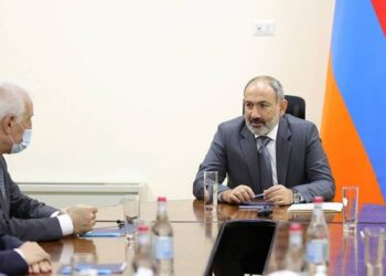 Никол Пашинян поздравил Ваагна Хачатуряна с избранием на пост президента Армении