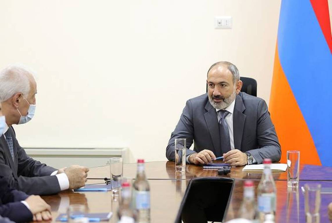 Никол Пашинян поздравил Ваагна Хачатуряна с избранием на пост президента Армении