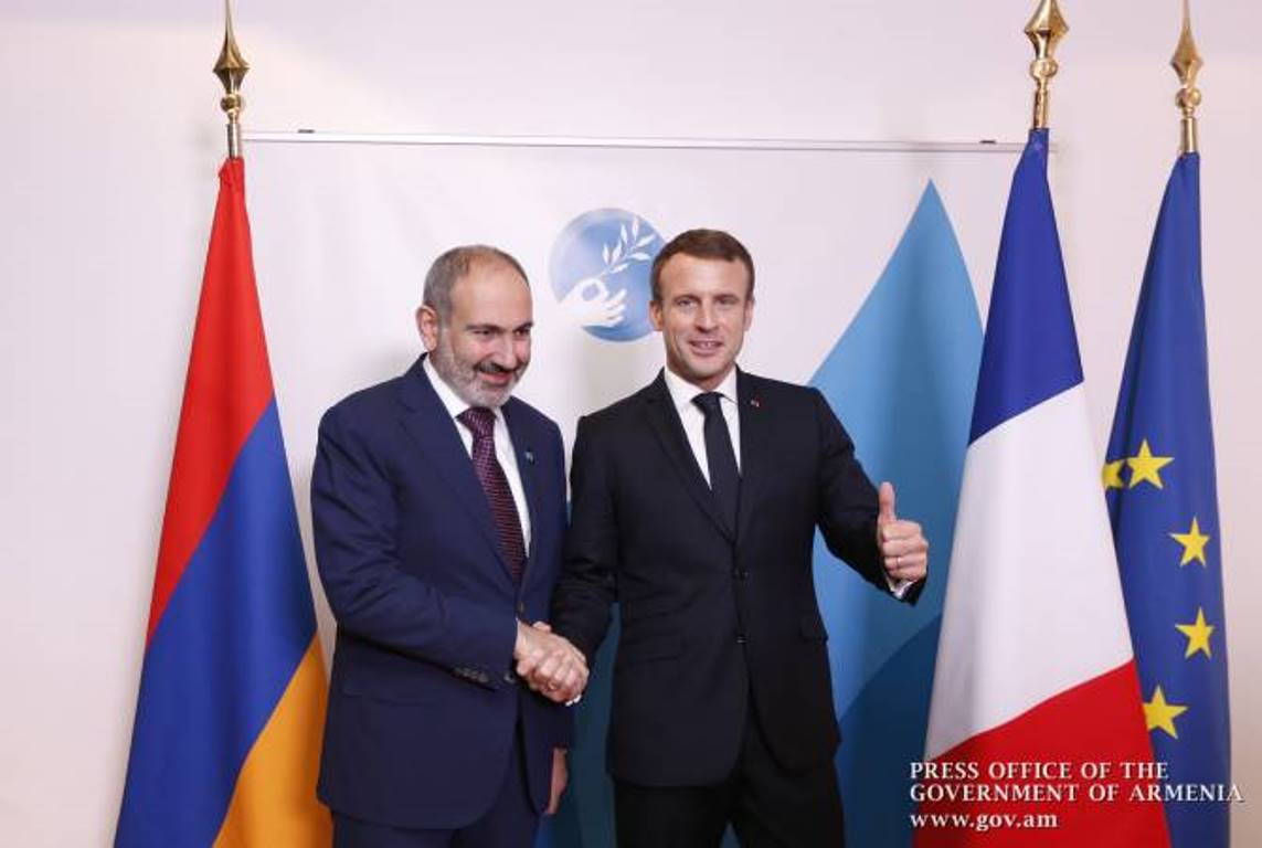 Макрон пригласил Пашиняна посетить Париж для участия в армяно-французском форуме
