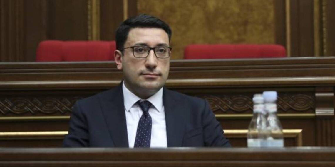 Левон Саакян  избран членом Совета Центрального банка