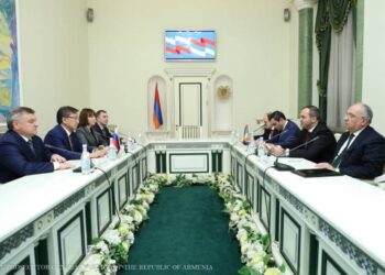 В Армению прибыл главный военный прокурор РФ Валерий Петров