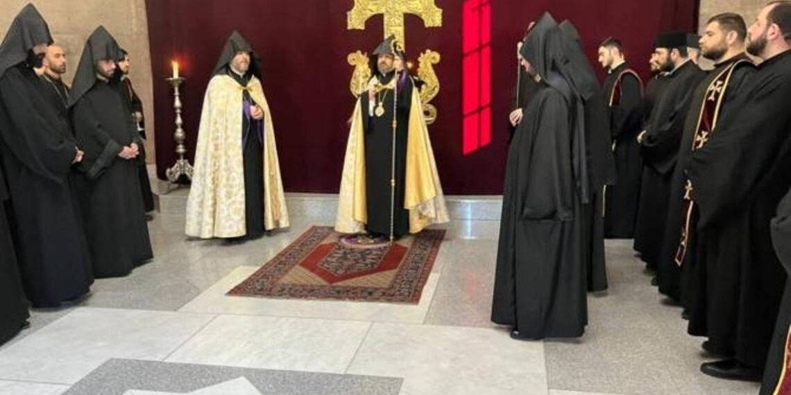 Константинопольский Патриарх Армянской Апостольской церкви Саак Машалян прибыл в Армению