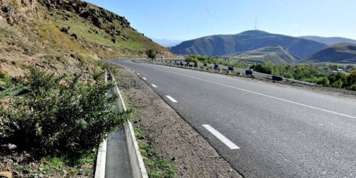 Иранские компании примут участие в строительстве транзитных дорог в Армении