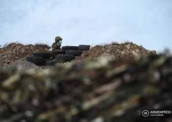 ВС Азербайджана из разнокалиберного оружия открыли огонь по армянским позициям на армяно-азербайджанской границе