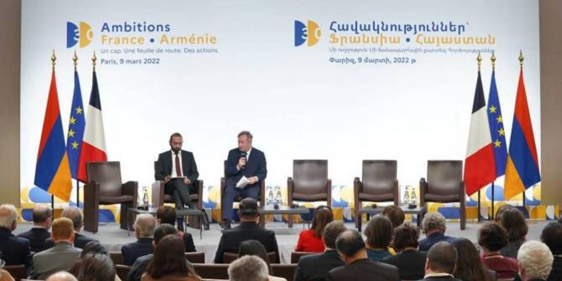 Глава МИД Армении принял участие в форуме «Амбиции: Франция — Армения»