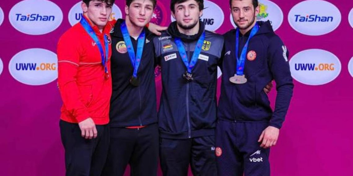 Борцы греко-римского стиля сборной Армении завоевали 3 бронзовые медали на чемпионате Европы Д 23