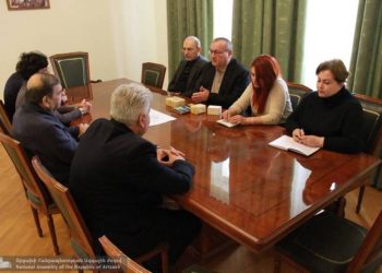 Спикер парламента Арцаха принял делегацию во главе с главой Армянского национального комитета Европы