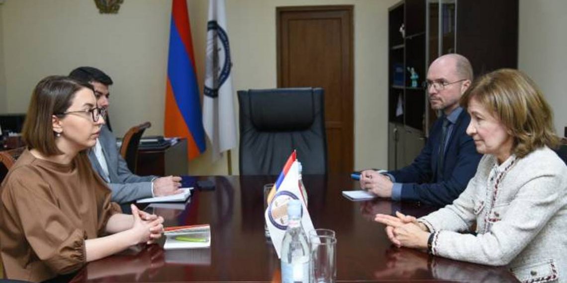Омбудсмен Армении приняла делегацию во главе с представителем ОБСЕ по вопросам свободы СМИ