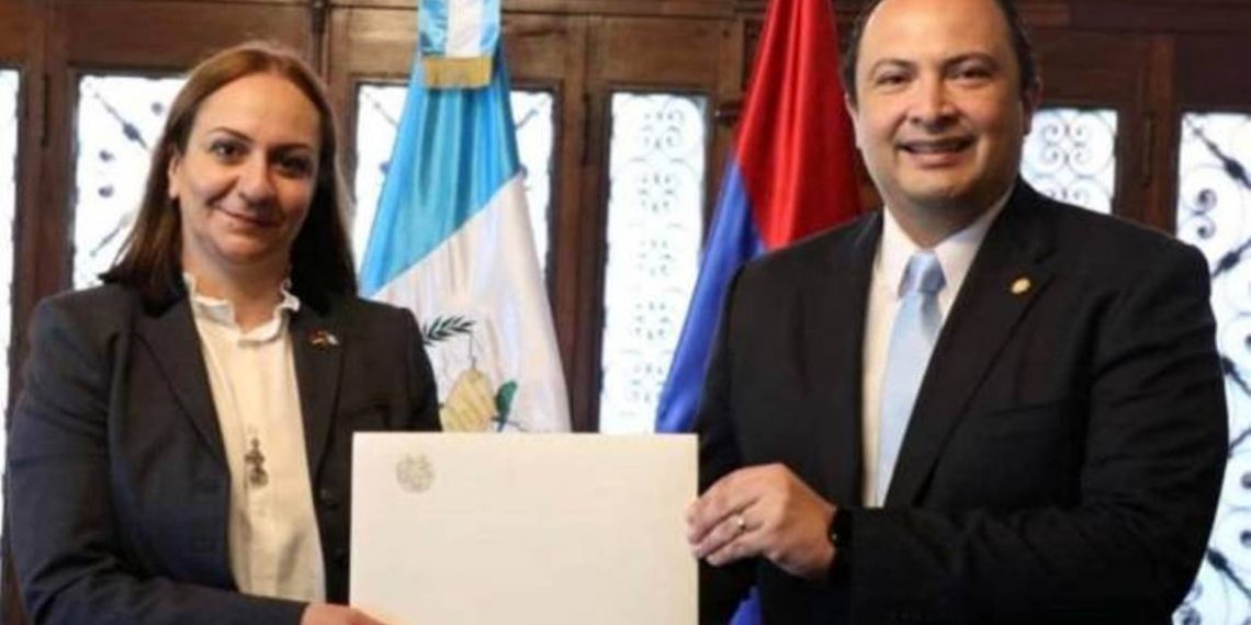 Посол Армелла Шакарян вручила верительные грамоты президенту Гватемалы Алехандро Джамматтеи