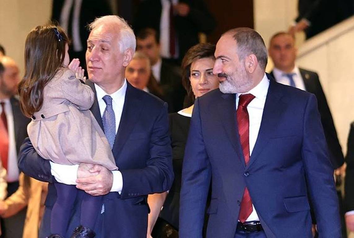 Никол Пашинян и Анна Акопян присутствовали на церемонии инаугурации новоизбранного президента Армении