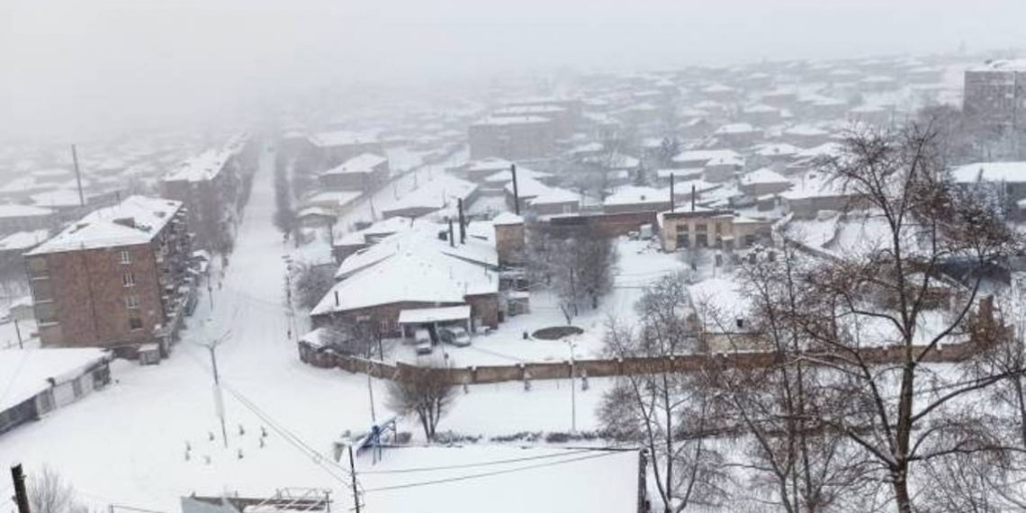 В Гегаркунике продолжается обильный снегопад