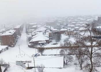 В Гегаркунике продолжается обильный снегопад