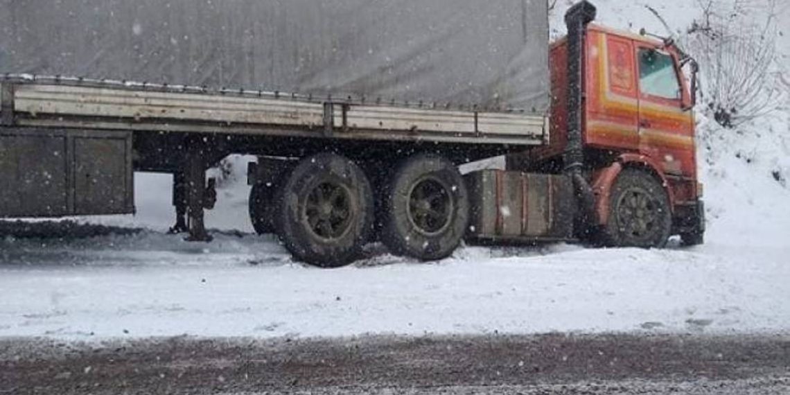 В Сюникской области спасатели освободили из затора около 400 легковых и грузовых автомобилей