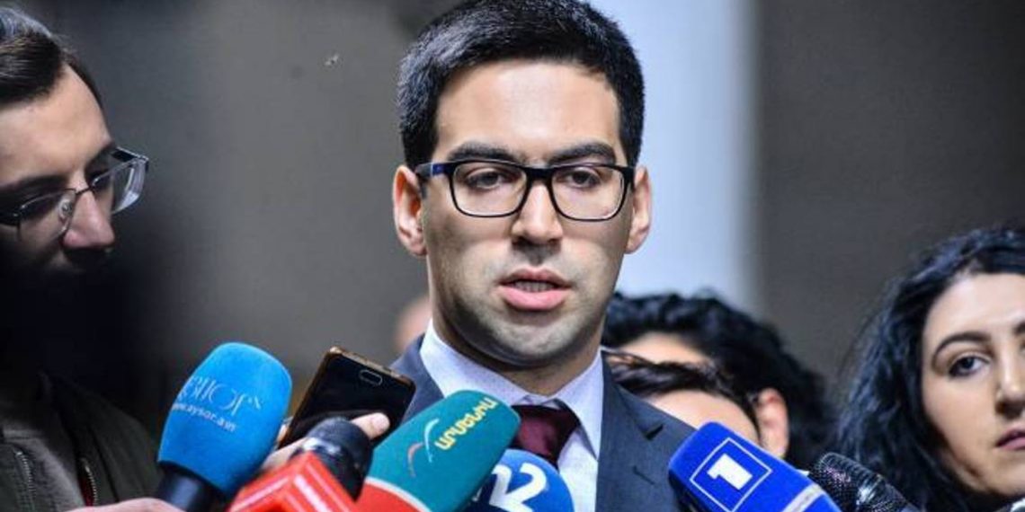 Взимание пошлины азербайджанцами с грузовых автомобилей не влияет на экономические связи Армении с Ираном: Бадасян