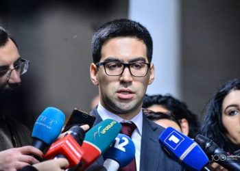 Взимание пошлины азербайджанцами с грузовых автомобилей не влияет на экономические связи Армении с Ираном: Бадасян