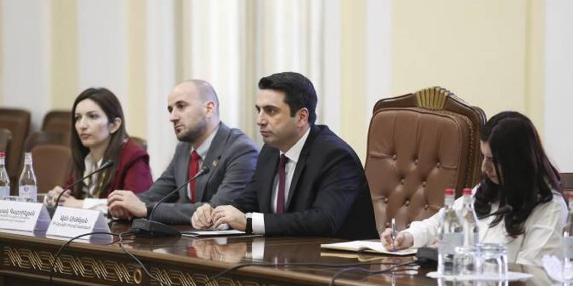Ален Симонян на встрече с парламентариями Арцаха коснулся проблем газоснабжения, возникших из-за повреждения газопровода