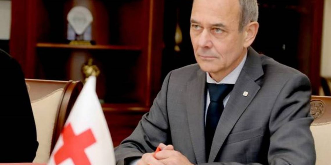 Министр обороны Армении принял делегацию во главе с руководителем офиса МККК в Армении