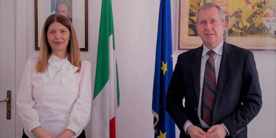 Посол Армении в Италии обсудила с Бенедетто Делла Ведова двусторонние отношения