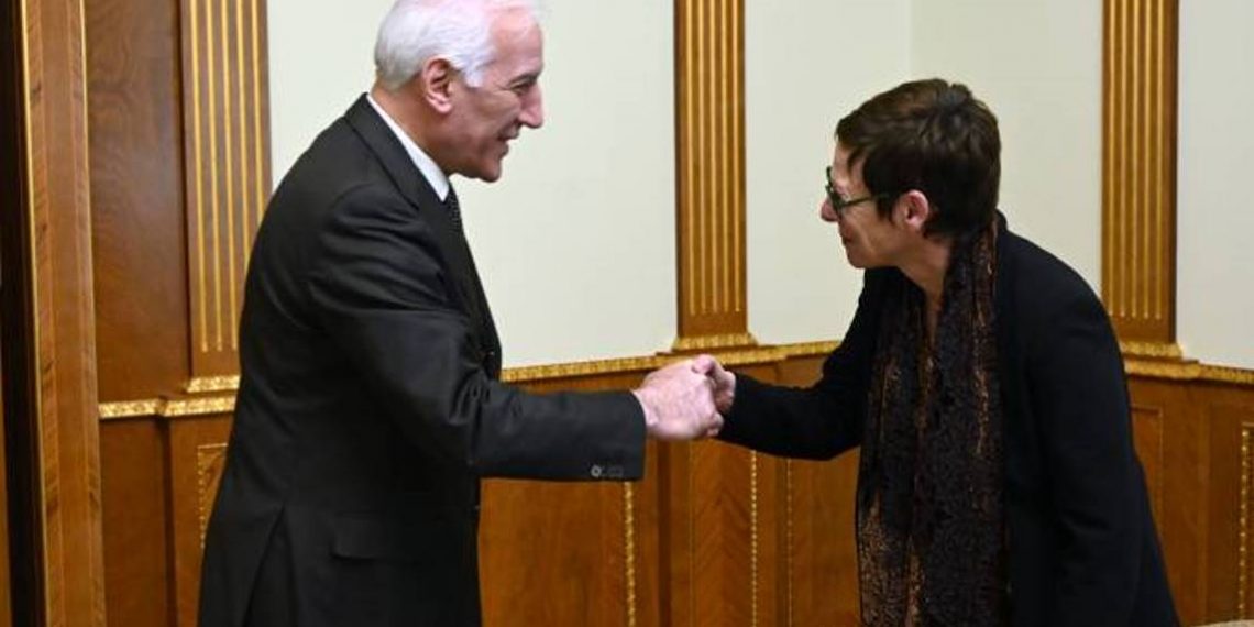 Президент встретился с Чрезвычайным и полномочным послом Франции в Армении