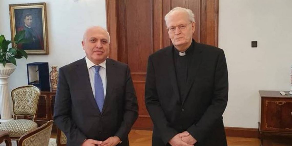 В связи с ситуацией в Украине, по приказу министра ИД Армении в Венгрию командирован представитель МИД