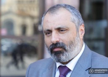 Арцах держится и будет бороться, несмотря ни на что: министр иностранных дел Арцаха Давид Бабаян