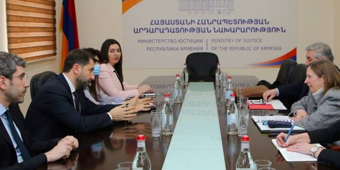 Посол США Линн Трейси выразила поддержку проводимым в Армении реформам в сфере юстиции