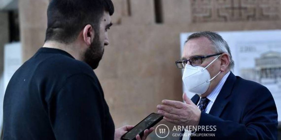 Посол Чехии воздержался от оценки нарушений режима прекращения огня в Арцахе