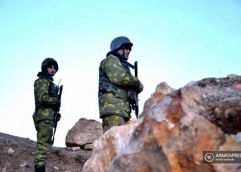 На линии соприкосновения относительно стабильно. Азербайджанские ВС продолжают оставаться на занятых позициях