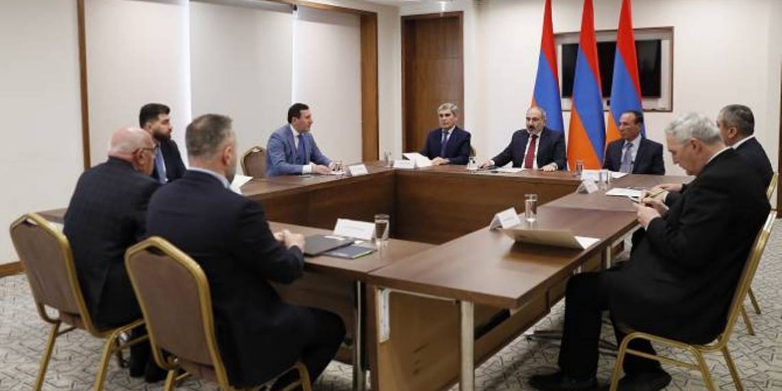 Очередное заседание Консультативного собрания с участием премьера и глав внепарламентских политических сил