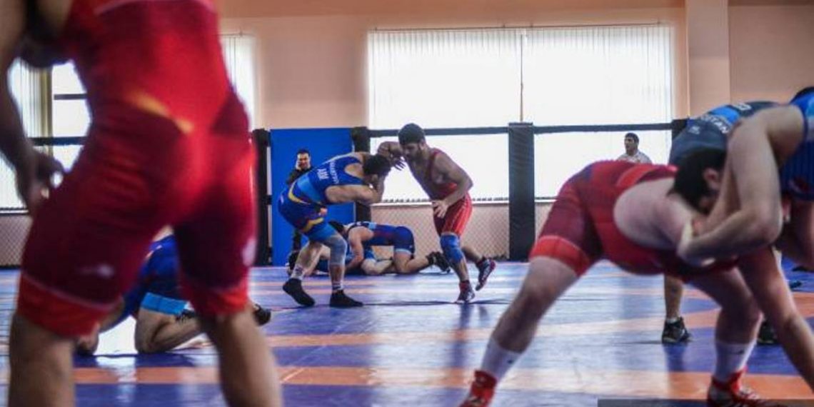 Борцы вольного стиля начинают борьбу на чемпионате Европы