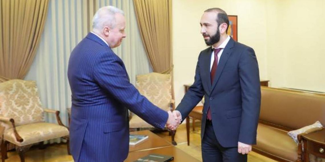 Глава МИД Армении на встрече с послом РФ подчеркнул необходимость вывода азербайджанских войск