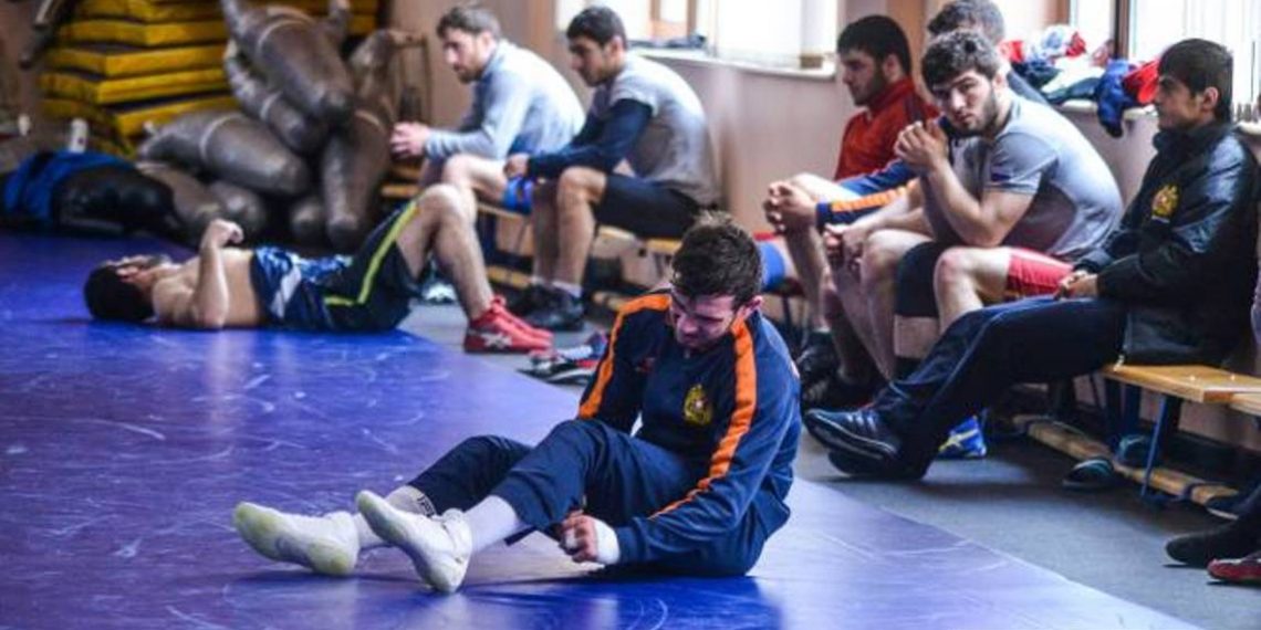 Армянские борцы продолжают борьбу на чемпионате Европы
