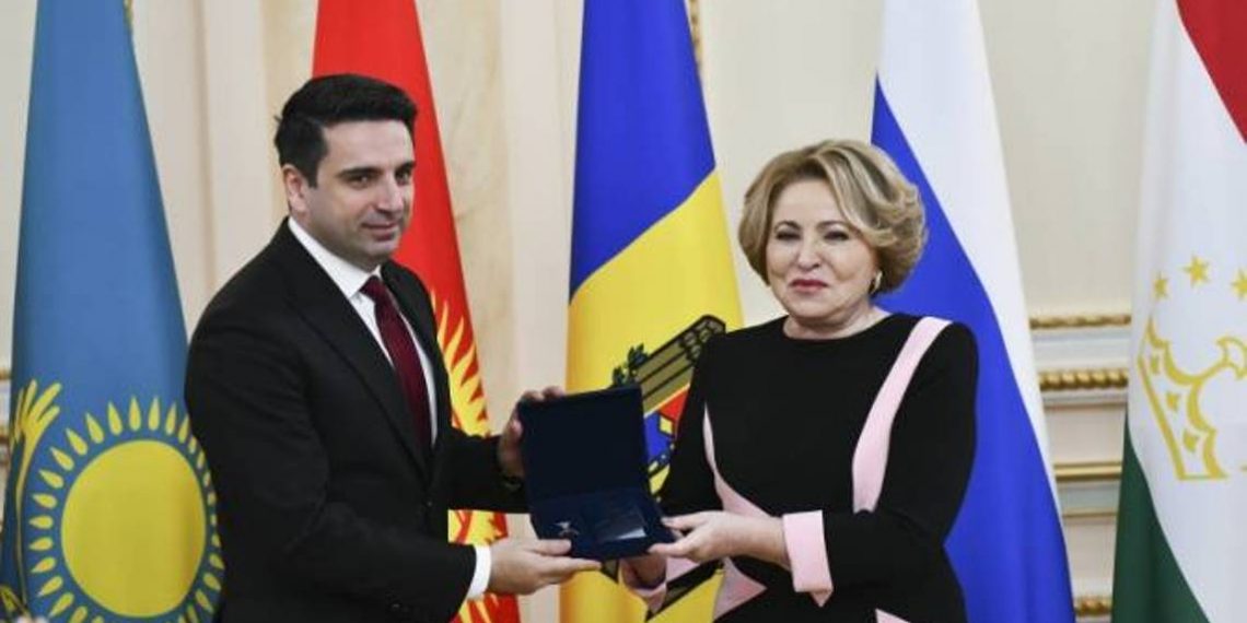 Ален Симонян получил награду от Валентины Матвиенко