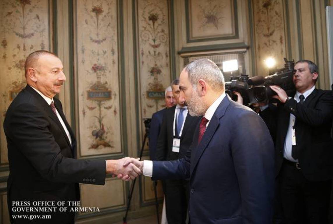 Пашинян рассчитывает в Брюсселе согласовать с Алиевым все вопросы, связанные с началом мирных переговоров