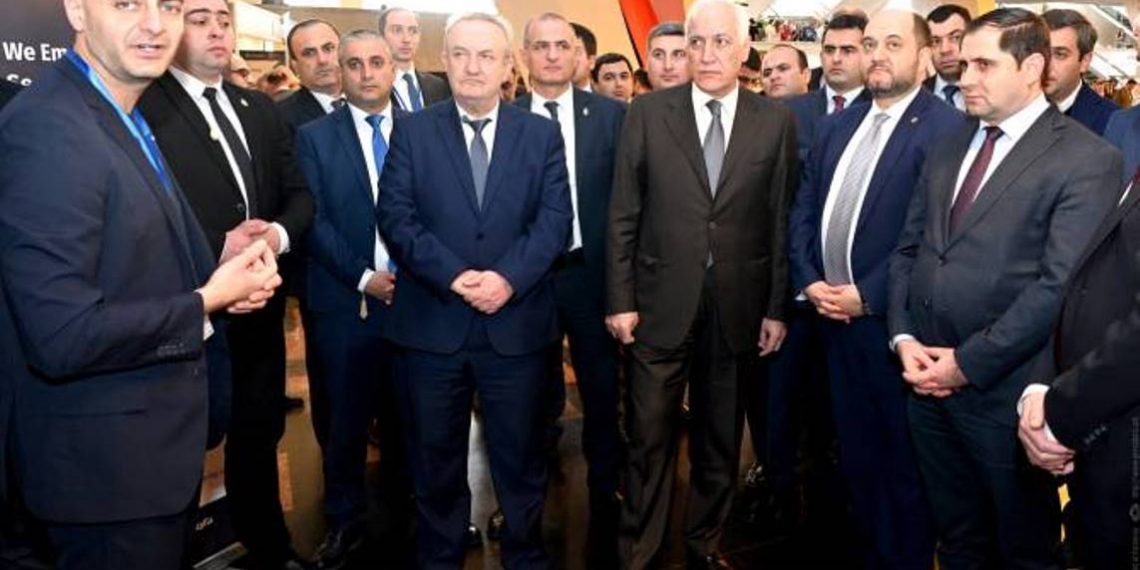 Президент присутствовал на церемонии открытия 3-й Международной выставки оборонной техники “ArmHighTech 2022”