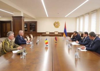 Министр обороны Армении и посол Румынии обсудили вопросы региональной безопасности