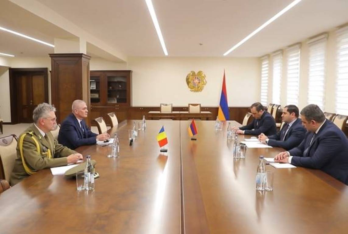 Министр обороны Армении и посол Румынии обсудили вопросы региональной безопасности