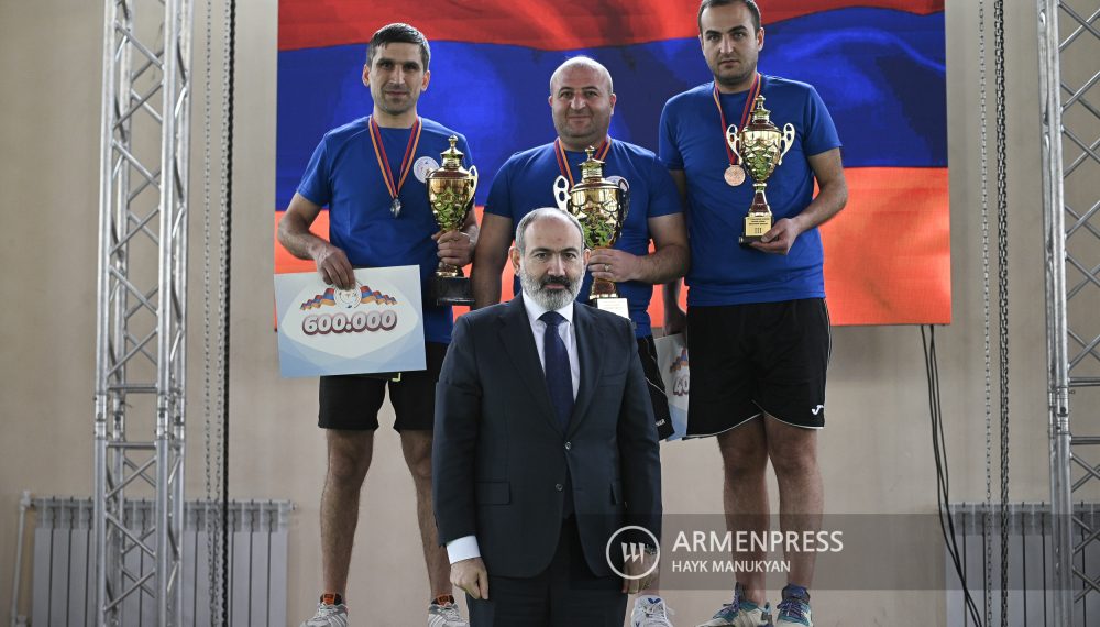 Никол Пашинян наградил победителей любительского турнира по настольному теннису «Кубок премьер-министра РА»
