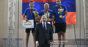Никол Пашинян наградил победителей любительского турнира по настольному теннису «Кубок премьер-министра РА»