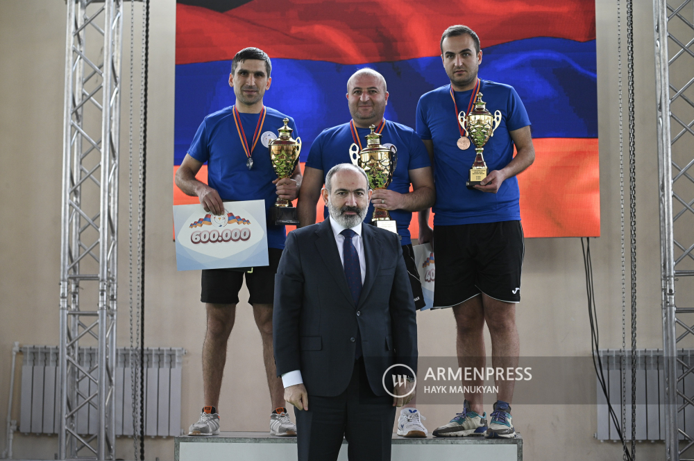 Никол Пашинян наградил победителей любительского турнира по настольному теннису «Кубок премьер-министра РА»