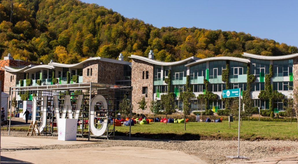 В международной школе UWC в Дилижане открылся Инновационный кампус Samsung