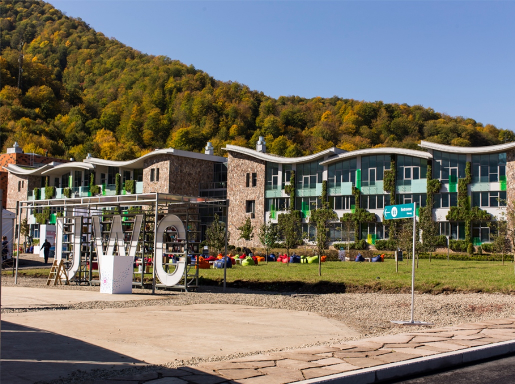 В международной школе UWC в Дилижане открылся Инновационный кампус Samsung